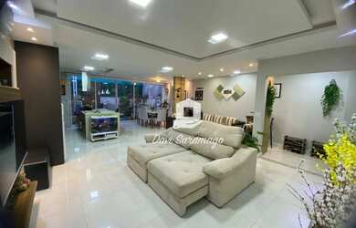 Imagem: A casa possui 3 Dormitórios, 4 Banheiros, 2 Vagas na garagem