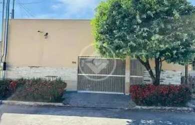 Imagem: A casa em condomínio possui 3 Dormitórios, 1 Banheiro, 2 Vagas