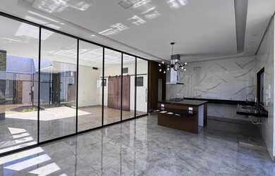 Imagem: A casa possui 3 Dormitórios, 2 Banheiros, 3 Vagas na garagem