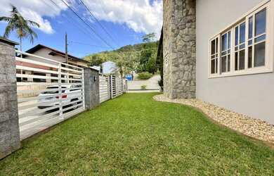 Imagem 4: Casa à venda com 4 quartos, sendo 1 suíte