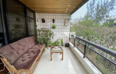 Imagem: O apartamento possui 3 Dormitórios, 3 Banheiros, 2 Vagas na