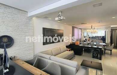 Imagem: O apartamento possui 4 Dormitórios, 3 Banheiros, 2 Vagas na