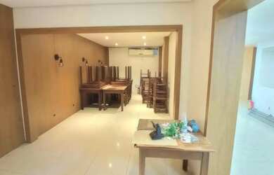 Imagem: A casa possui 5 Banheiros, 3 Vagas na garagem, 353m² de Área