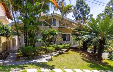 Imagem: A casa em condomínio possui 5 Dormitórios, 5 Banheiros, 5