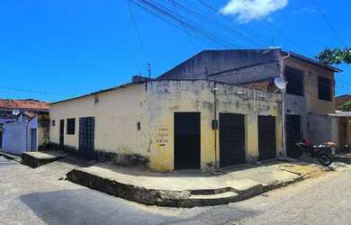 Imagem: A casa possui 1 Dormitório, 2 Banheiros, 1 Vaga na garagem