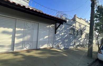 Imagem: O depósito possui 2 Vagas na garagem, 118m² de Área e está