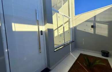 Imagem: A casa possui 3 Dormitórios, 2 Banheiros e está localizado