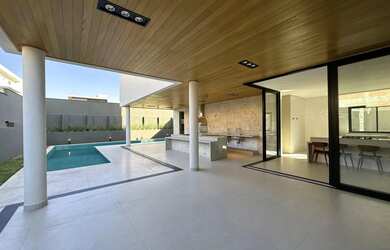 Imagem 3: Sobrado para venda possui 453 metros quadrados com 4 suítes em Jardins...