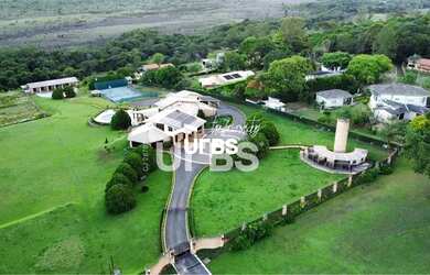 Imagem: A casa em condomínio possui 4 Dormitórios, 5 Banheiros, 5