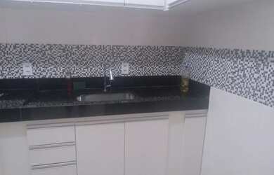 Imagem: A casa possui 2 Dormitórios, 1 Banheiro, 2 Vagas na garagem