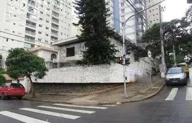 Imagem: O depósito possui 4 Vagas na garagem e 332m² de Área e está