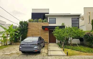 Imagem: A casa em condomínio possui 4 Dormitórios, 2 Banheiros, 4