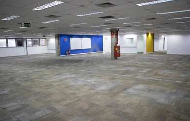 Imagem: O depósito para alugar possui 5 Vagas na garagem e 1181m²