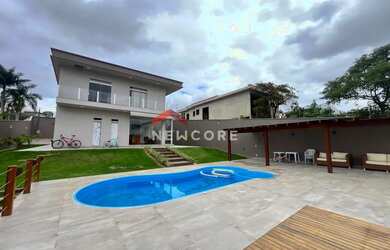 Imagem: A casa possui 5 Dormitórios, 5 Banheiros, 5 Vagas na garagem