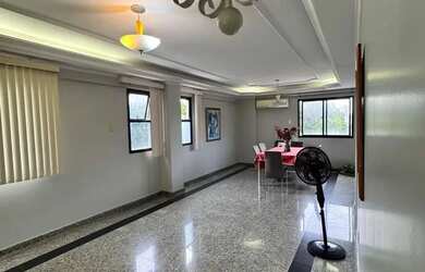 Imagem: O apartamento possui 4 Dormitórios, 1 Banheiro, 3 Vagas na