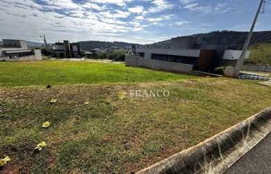 Imagem: O terreno possui 329m² de Área e Imóvel novo e está localizado