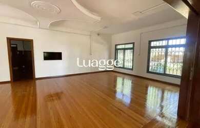 Imagem: A casa possui 5 Dormitórios, 5 Banheiros, 5 Vagas na garagem