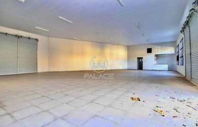 Imagem: O depósito possui 1 Vaga na garagem, 270m² de Área e está