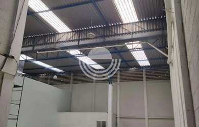 Imagem: O depósito possui 5 Vagas na garagem, 360m² de Área e está