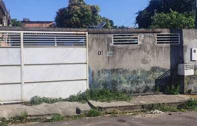 Imagem: A casa possui 2 Dormitórios, 1 Banheiro, 2 Vagas na garagem