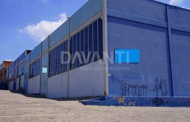 Imagem: O depósito possui 5 Vagas na garagem, 850m² de Área e está