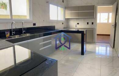 Imagem: A casa em condomínio possui 4 Dormitórios, 3 Banheiros, 4