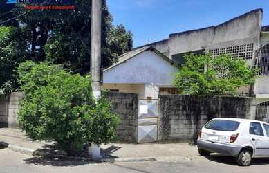 Imagem: A casa possui 3 Dormitórios, 1 Banheiro, 3 Vagas na garagem