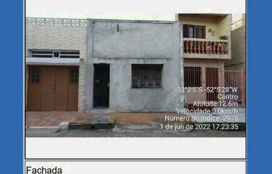 Imagem: A casa possui 2 Dormitórios, 1 Banheiro, 142m² de Área e