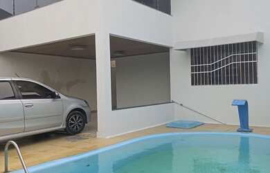 Imagem: A casa possui 4 Dormitórios, 3 Banheiros, 3 Vagas na garagem