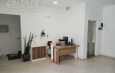 Imagem: O depósito possui 2 Vagas na garagem, 519m² de Área e está