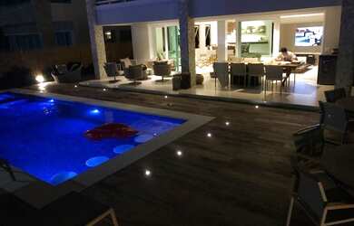 Imagem 3: CASA DE LUXO, MURO Alto!