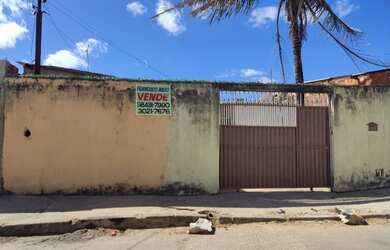 Imagem: A casa possui 2 Dormitórios, 1 Banheiro, 1 Vaga na garagem