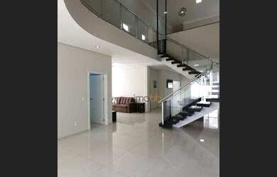 Imagem: A casa em condomínio possui 4 Dormitórios, 5 Banheiros, 2