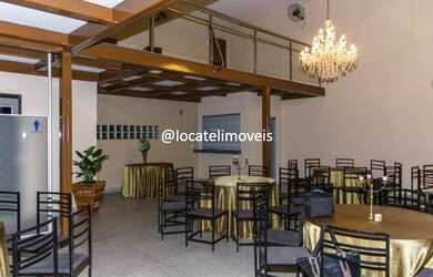 Imagem: A casa possui 2 Dormitórios, 4 Banheiros, 5 Vagas na garagem