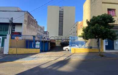 Imagem: O depósito possui 5 Vagas na garagem, 581m² de Área e está