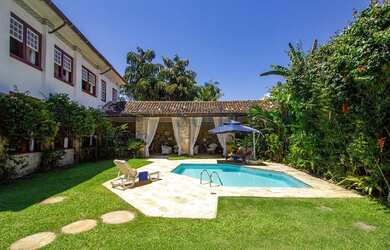 Imagem: A casa possui 5 Dormitórios, 4 Banheiros e 650m² de Área