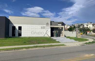 Imagem: A casa em condomínio possui 4 Dormitórios, 5 Banheiros, 5