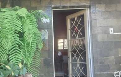 Imagem: A casa possui 4 Dormitórios, 1 Banheiro, 1 Vaga na garagem