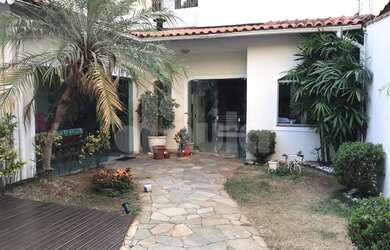 Imagem: A casa possui 4 Dormitórios, 5 Banheiros, 5 Vagas na garagem