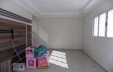 Imagem: A casa possui 3 Dormitórios, 1 Banheiro, 3 Vagas na garagem