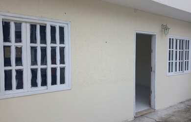 Imagem: A casa possui 1 Dormitório, 1 Banheiro, 1 Vaga na garagem