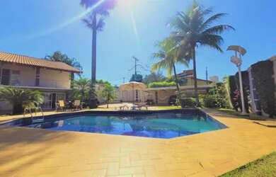 Imagem: A casa possui 5 Dormitórios, 5 Banheiros, 5 Vagas na garagem