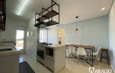 Imagem: O apartamento possui 2 Dormitórios, 1 Banheiro, 1 Vaga na garagem