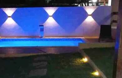 Imagem: A casa possui 3 Dormitórios, 2 Vagas na garagem e está localizado