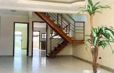 Imagem: A casa possui 4 Dormitórios, 4 Banheiros, 2 Vagas na garagem