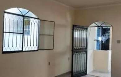 Imagem: A casa possui 2 Dormitórios, 1 Banheiro, 80m² de Área e