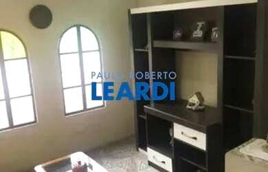 Imagem: A casa possui 3 Dormitórios, 2 Banheiros, 4 Vagas na garagem