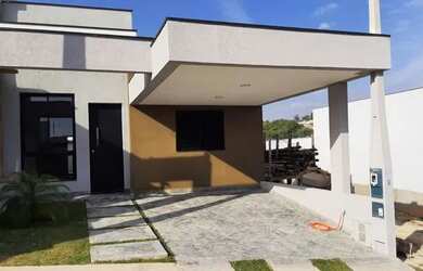 Imagem: A casa em condomínio possui 3 Dormitórios, 2 Banheiros, 2