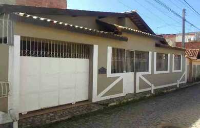 Imagem: A casa possui 2 Dormitórios, 2 Banheiros, 1 Vaga na garagem