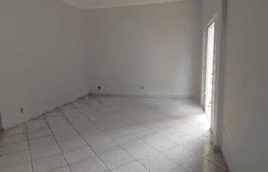 Imagem: A casa possui 3 Dormitórios, 3 Banheiros, 2 Vagas na garagem